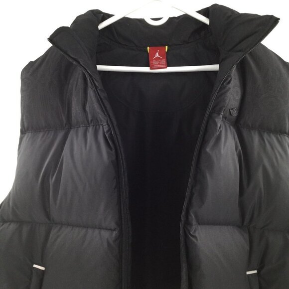 NIKE Men's Puffer Vest Black Nike Puffer V… - Picture 3 of 16